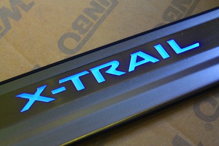 Накладки на пороги дверей нерж. с подсветкой NISSAN X-TRAIL 2014+