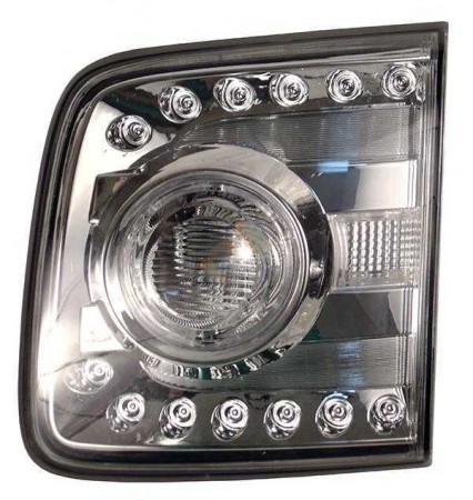 Фонарь задний внутренний правый Ниссан Патрол (Nissan Patrol Y62) (2010-2014)